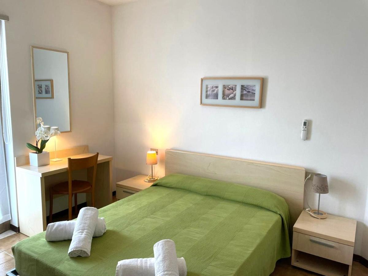 Camera Matrimoniale Small con Letto alla Francese